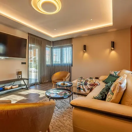 Stunning In * 珀塞达耶