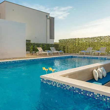 Holiday home In With Heated Swimming Pool *