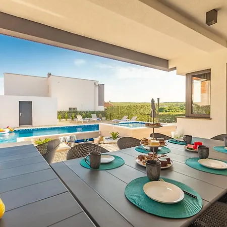 In With Heated Swimming Pool Holiday home Posedarje