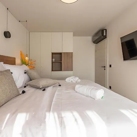 Vakantiehuis In With Heated Swimming Pool Posedarje