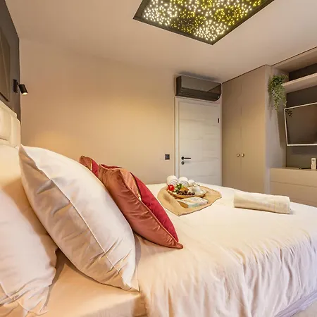 Holiday home In With Heated Swimming Pool *
